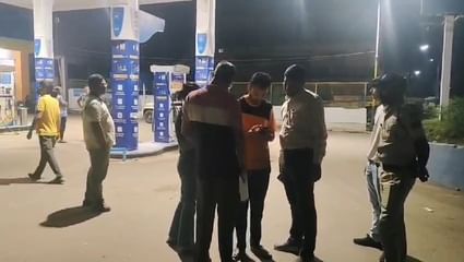 Betul Crime News : मामूली कहासुनी के बाद पेट्रोल पंप मालिक और उनके भतीजे पर चाकू से हमला, CCTV 