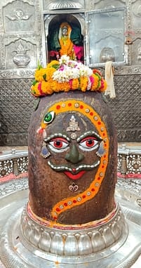 भस्म आरती के पहले कुछ ऐसे हुआ पंचामृत स्नान। 