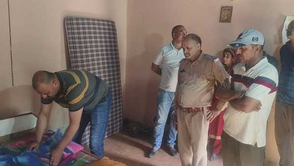 सेऊ गांव में चिट्टा बरामद करने के मामले में कार्रवाई करती पुलिस टीम। विभाग। सेऊ गांव में चिट्टा बरामद करने के मामले में कार्रवाई करती पुलिस टीम। विभाग।