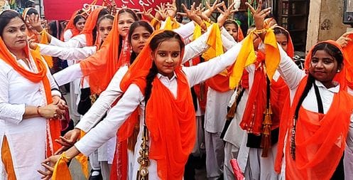 शाहजहांपुर में नगर कीर्तन में शामिल पंच प्यारे। संवाद