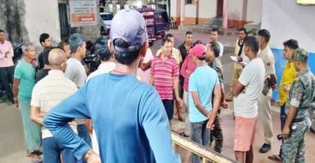 अस्पताल में पुछताछ करती वजीरगंज थाने की पुलिस अस्पताल में पुछताछ करती वजीरगंज थाने की पुलिस