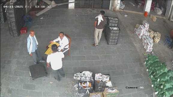 बीकानेर: सब्जी मंडी में फिर हुई बड़ी चोरी, ढाई लाख नकद पर हाथ साफ, सीसीटीवी में कैद हुआ संदिग्ध बीकानेर: सब्जी मंडी में फिर हुई बड़ी चोरी, ढाई लाख नकद पर हाथ साफ, सीसीटीवी में कैद हुआ संदिग्ध