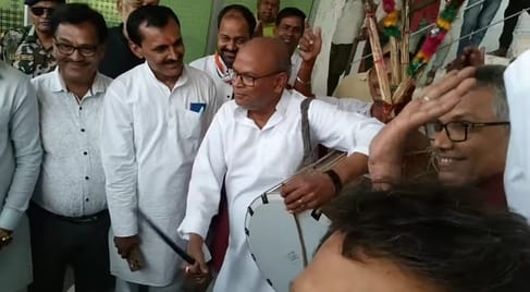 स्वागत व ढ़ोल बजाने का वीडियो