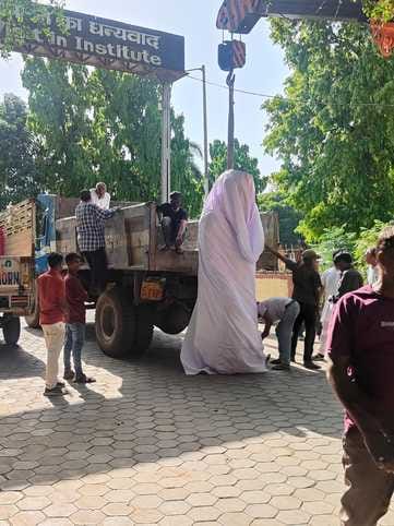 अंधड़ से गिरी पूर्व सीएम मोहनलाल सुखाड़िया की प्रतिमा