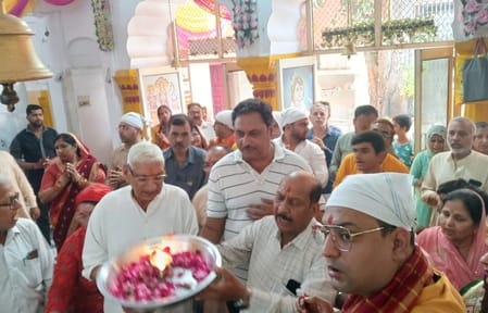 फोटो 12- सोनीपत शहर में श्री हनुमान जन्मोत्सव पर निकाली गई शोभायात्रा में राम-लक्ष्मण व हनुमान फोटो 12- सोनीपत शहर में श्री हनुमान जन्मोत्सव पर निकाली गई शोभायात्रा में राम-लक्ष्मण व हनुमान