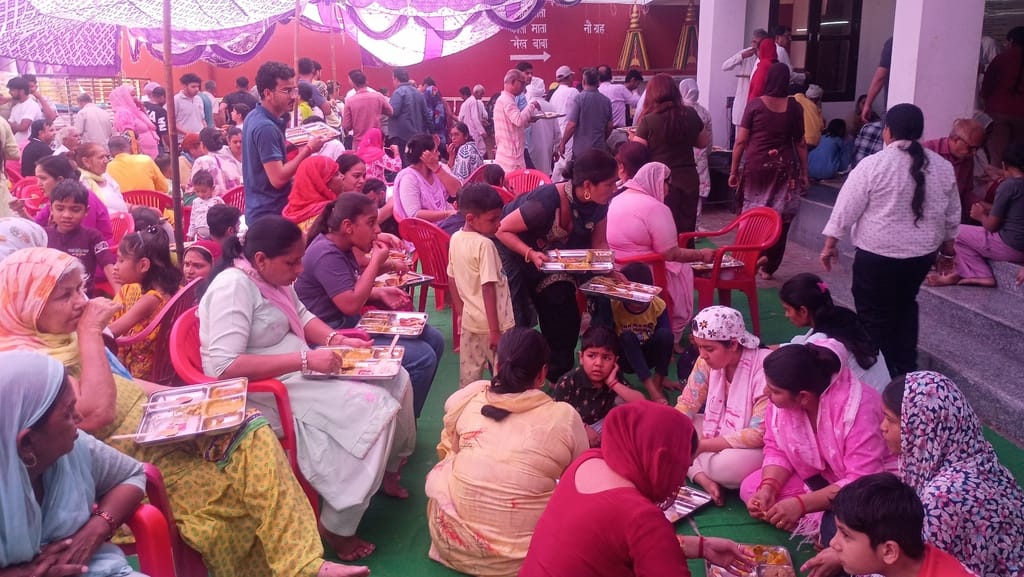 फोटो 12- सोनीपत शहर में श्री हनुमान जन्मोत्सव पर निकाली गई शोभायात्रा में राम-लक्ष्मण व हनुमान फोटो 12- सोनीपत शहर में श्री हनुमान जन्मोत्सव पर निकाली गई शोभायात्रा में राम-लक्ष्मण व हनुमान