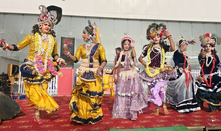 हनुमान यात्रा में जाती झांकियां। संवाद हनुमान यात्रा में जाती झांकियां। संवाद