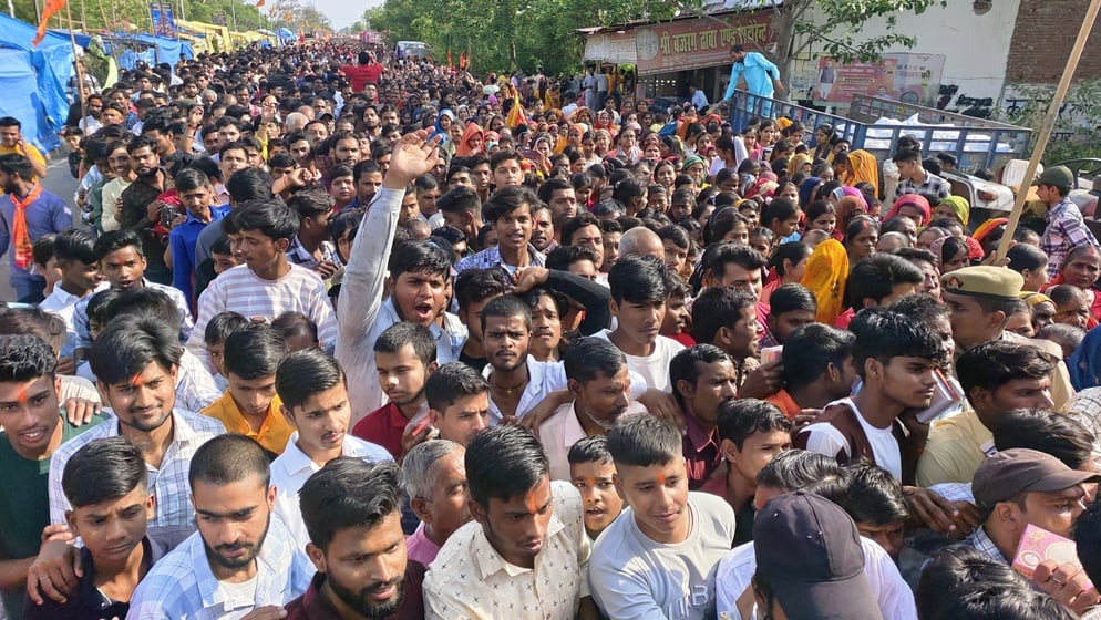 हनुमान यात्रा में जाती झांकियां। संवाद हनुमान यात्रा में जाती झांकियां। संवाद