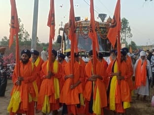 पूरनपुर क्षेत्र के गोमती गुरूद्धारा में बैसाखी पर कीर्तन गायन करते स्कूली बच्चे।स्रोत:शिक्षक पूरनपुर क्षेत्र के गोमती गुरूद्धारा में बैसाखी पर कीर्तन गायन करते स्कूली बच्चे।स्रोत:शिक्षक