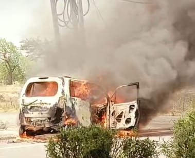 सोनीपत के सेक्टर-7 मोड़ के नजदीक वैगनआर कार में लगी आग के बाद बना ढांचा। संवाद सोनीपत के सेक्टर-7 मोड़ के नजदीक वैगनआर कार में लगी आग के बाद बना ढांचा। संवाद