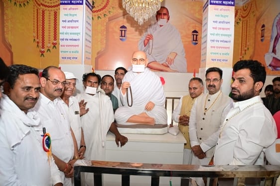 फोटो 11: सोनीपत के गांव पुरखास में गुरु भागमल जी की प्रतिमा का अनावरण करते विधानसभा अध्यक्ष हरव