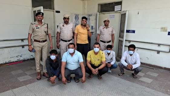 फोटो :19: सोनीपत के मुरथल थाना क्षेत्र में कबाड़ी का अपहरण करने के मामले में गिरफ्तार आरोपी पुल फोटो :19: सोनीपत के मुरथल थाना क्षेत्र में कबाड़ी का अपहरण करने के मामले में गिरफ्तार आरोपी पुल