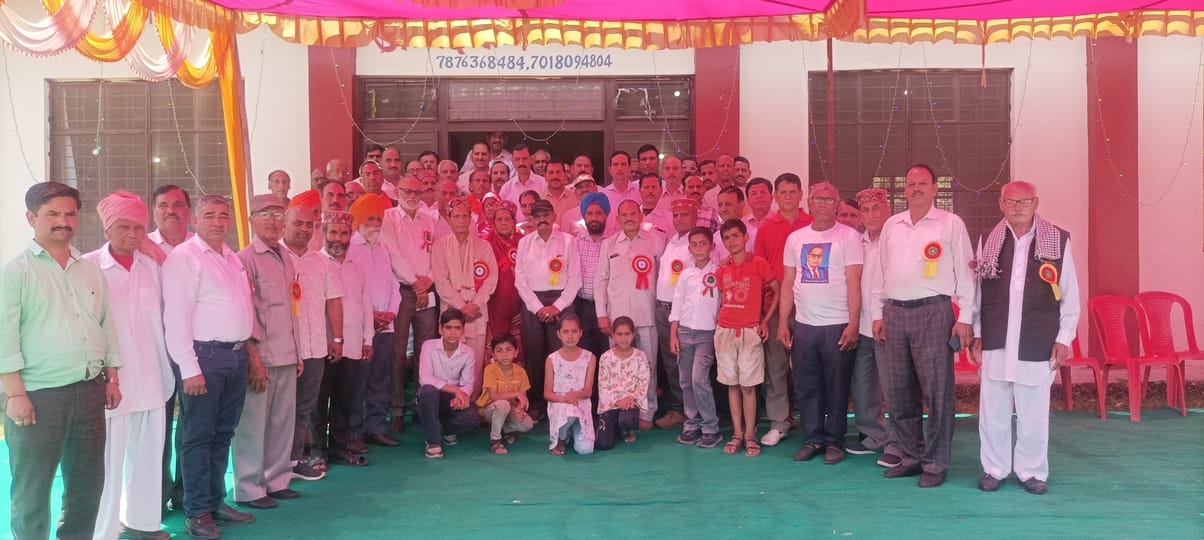 घुमारवीं में आंबेडकर जंयती के उपलक्ष्य पर आयोजित कार्यक्रम में भाग लेने वाले लोग। स्रोत: संयुक्