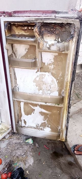 हजरतपुर के हसौरा गांव में घर में लगी आग से जला सामान। संवाद हजरतपुर के हसौरा गांव में घर में लगी आग से जला सामान। संवाद