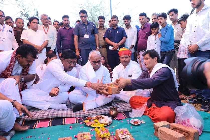 शिक्षा मंत्री ने संस्कृत महाविद्यालय के नवीन भवन का  किया भूमि पूजन