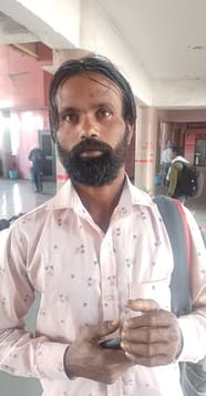 अंबाला छावनी बस अड्डे पर बस की इंतजार करते यात्री। संवाद