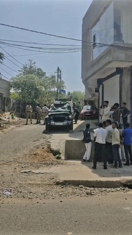 विवाद में वाहनों में तोड़फोड़ विवाद में वाहनों में तोड़फोड़