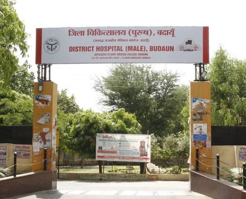 जिला अस्पताल की ओपीडी में लगी मरीजों की लाइन। संवाद