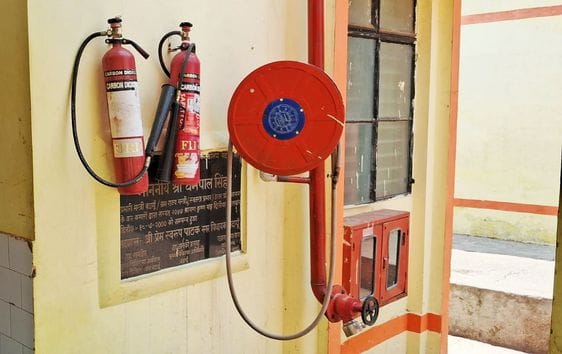 जिला अस्पताल में लगे फायर उपकरण। संवाद