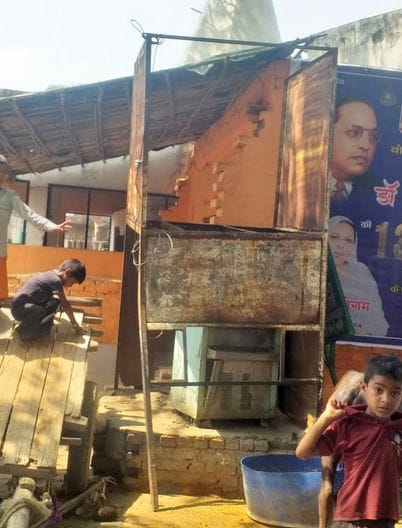 वजीरगंज के वार्ड नंबर 05 में खराब पड़ा वाटर कूलर। संवाद