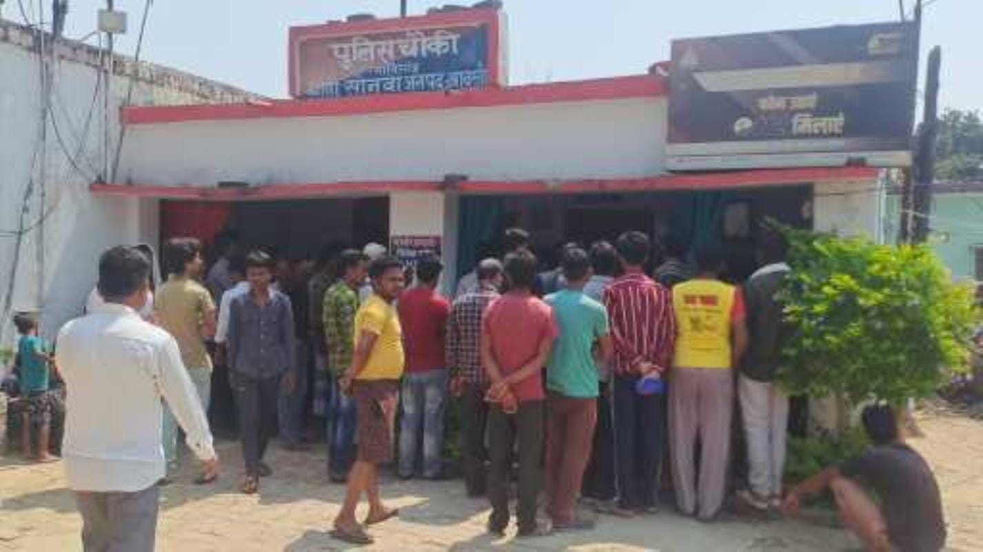 व्यापारियों ने बंद किया नासिरगंज बाजार। व्यापारियों ने बंद किया नासिरगंज बाजार।