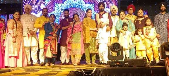 बैसाखी मेले का शुभारंभ करते हुए अतिथि स्रोत स्वयं बैसाखी मेले का शुभारंभ करते हुए अतिथि स्रोत स्वयं