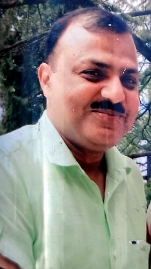 नंदग्राम स्थित राधाकुंज कॉलोनी में मृतक प्रोपर्टी डीलर कुलदीप त्यागी के घर बरामद पिस्टल। संवाद नंदग्राम स्थित राधाकुंज कॉलोनी में मृतक प्रोपर्टी डीलर कुलदीप त्यागी के घर बरामद पिस्टल। संवाद