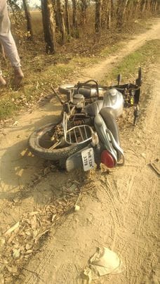 फोटो 30: सोनीपत के खरखौदा में रोहतक मार्ग पर एनसीआर वाटर चैनल नहर के पास पड़ी बाइक। स्रोत: पुलि