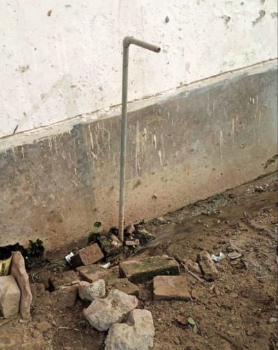 उसहैत में अधूरा पड़ा ओवर हेड टैंक का निर्माण। संवाद