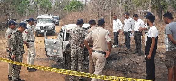 घटना स्थल पर जांच में जुटी पुलिस