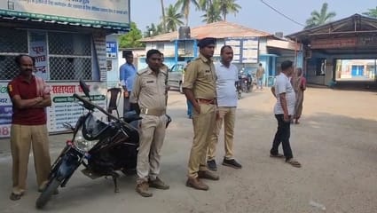 मौत के बाद मधेपुरा सदर अस्पताल में मौजूद भीड़। फोटो - अमर उजाला डिजिटल मौत के बाद मधेपुरा सदर अस्पताल में मौजूद भीड़। फोटो - अमर उजाला डिजिटल