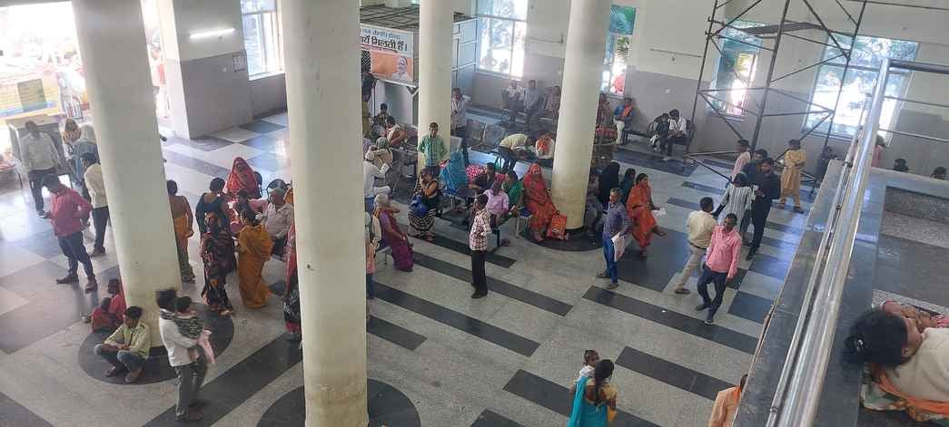 बर्न वार्ड में बंद पड़ा एसी। संवाद बर्न वार्ड में बंद पड़ा एसी। संवाद