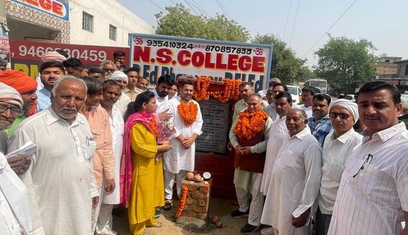 फोटो 12: सोनीपत में लहराड़ा के पास मिनी बाईपास निर्माण के लिए शिलान्यास करते मेयर राजीव जैन, फोटो 12: सोनीपत में लहराड़ा के पास मिनी बाईपास निर्माण के लिए शिलान्यास करते मेयर राजीव जैन,
