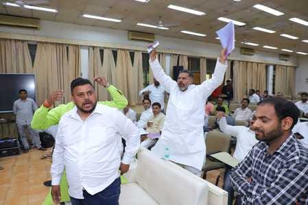 इकरार अहमद......सीसीएसयू के बृहस्पति भवन में नगर निगम कार्यकारिणी बैठक में बोलते महापौर और नगर इकरार अहमद......सीसीएसयू के बृहस्पति भवन में नगर निगम कार्यकारिणी बैठक में बोलते महापौर और नगर