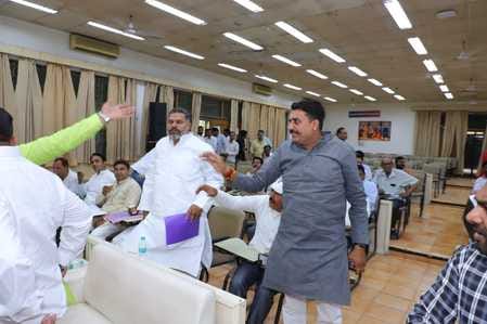 इकरार अहमद......सीसीएसयू के बृहस्पति भवन में नगर निगम कार्यकारिणी बैठक में बोलते महापौर और नगर इकरार अहमद......सीसीएसयू के बृहस्पति भवन में नगर निगम कार्यकारिणी बैठक में बोलते महापौर और नगर