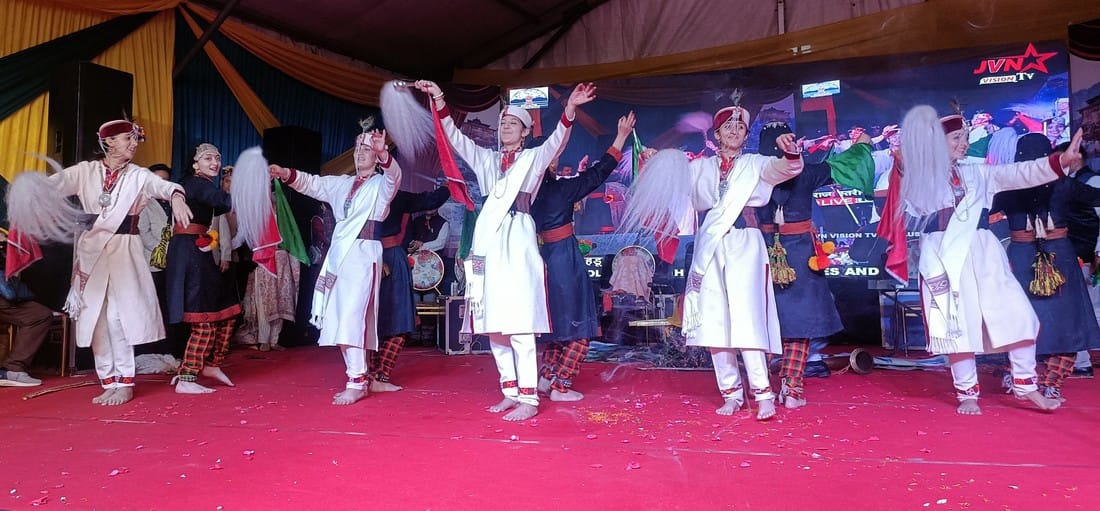 राज्य स्तरीय रोहडू़ मेले में उपस्थित लोक निर्माण विभाग मंत्री विक्रमादित्य सिंह मंत्री व अन्य