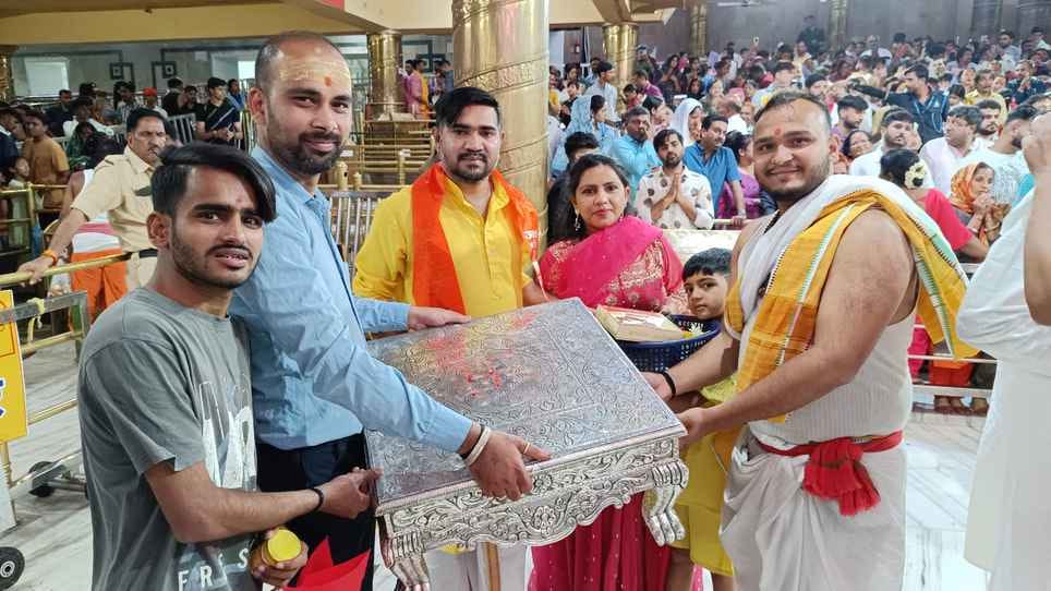 आज कुछ ऐसे हुई भस्मारती। 