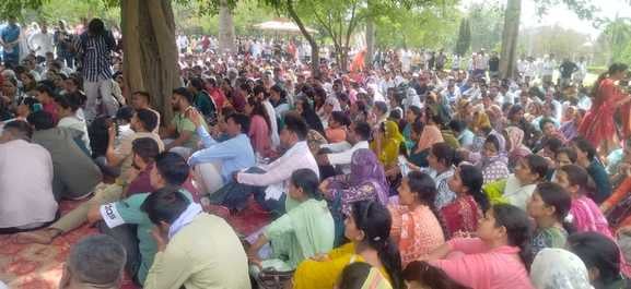 कुरुक्षेत्र। प्रदेश भर से जुटे हजारों कर्मचारियों को रोकने के लिए पुलिस ने इस तरह की थी बेरिकेड