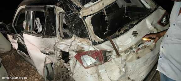 क्षतिग्रस्त फोर व्हीलर वाहन की वीडियो 