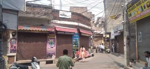 नारायणगढ़ के हुसैनी गांव में महापंचायत के दौरान डीएसपी अंबाला रजत गुलिया से बात करते हुए परिजन नारायणगढ़ के हुसैनी गांव में महापंचायत के दौरान डीएसपी अंबाला रजत गुलिया से बात करते हुए परिजन