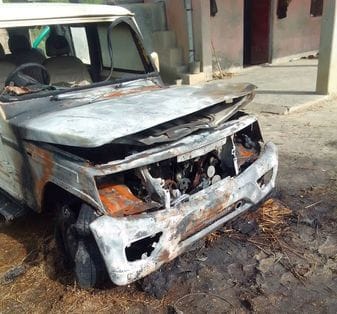 तिलैया टीकुर गांव के समीप सीएनजी ऑटो में लगी आग। स्रोत: पुलिस तिलैया टीकुर गांव के समीप सीएनजी ऑटो में लगी आग। स्रोत: पुलिस
