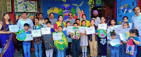 कुर्रियाकलां के सत्य भारती स्कूल में आयोजित कार्यक्रम में पेड़-पौधों लगाकर धरती को हरा-भरा रखने कुर्रियाकलां के सत्य भारती स्कूल में आयोजित कार्यक्रम में पेड़-पौधों लगाकर धरती को हरा-भरा रखने