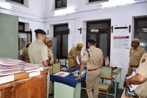 सिरोही। सीआईडी (सीबी) पुलिस महानिरीक्षक सत्येंद्रसिंह ने सिरोही जिले का वार्षिक निरीक्षण कर व्य