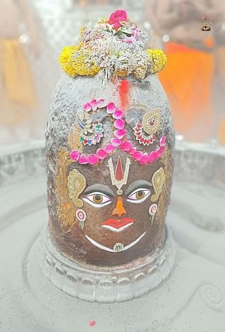 एकादशी पर ऐसे सजे बाबा महाकाल....