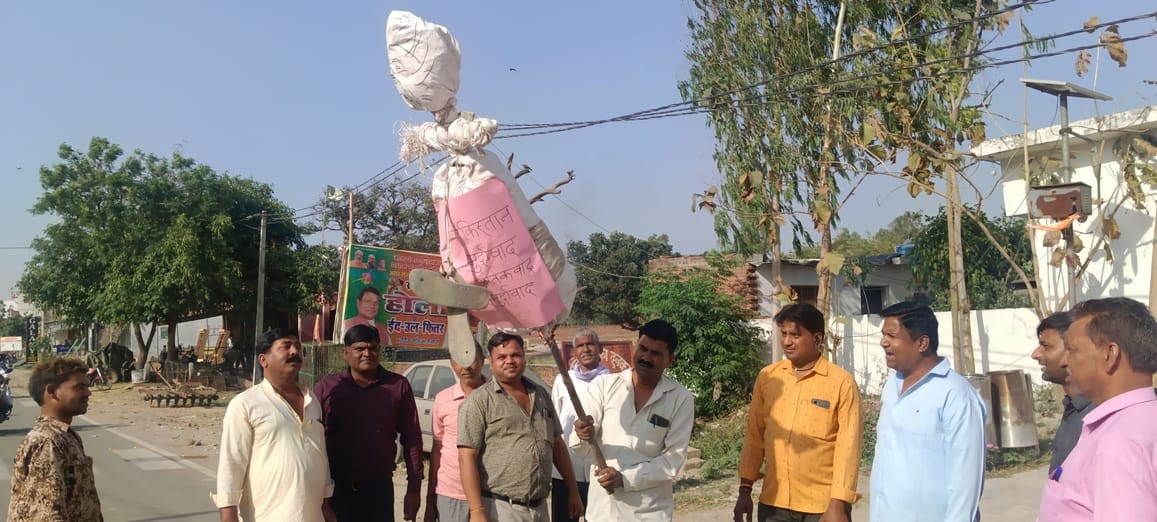 आंवला। ज्ञापन सौंपते हिंदू जागरण मंच कार्यकर्ता-संवाद