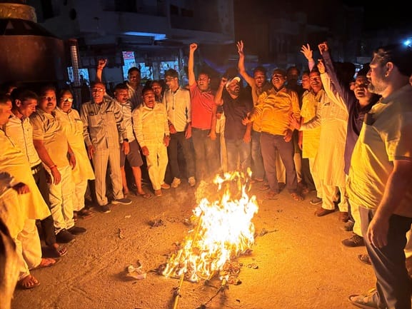 आंवला। ज्ञापन सौंपते हिंदू जागरण मंच कार्यकर्ता-संवाद