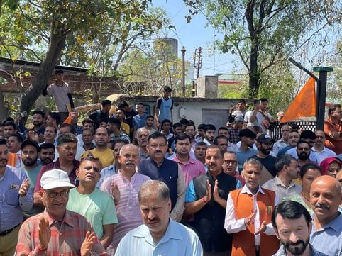 जिला बार संघ के सदस्य डीसी बिलासपुर के माध्यम से राज्यपाल और राष्ट्रपति को पहलगाम में हुए आतंकी जिला बार संघ के सदस्य डीसी बिलासपुर के माध्यम से राज्यपाल और राष्ट्रपति को पहलगाम में हुए आतंकी