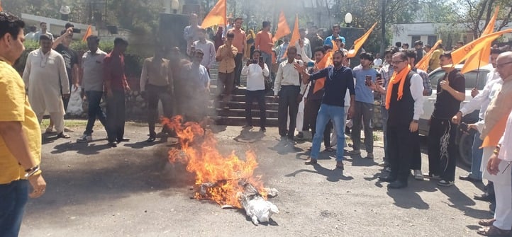 जिला बार संघ के सदस्य डीसी बिलासपुर के माध्यम से राज्यपाल और राष्ट्रपति को पहलगाम में हुए आतंकी जिला बार संघ के सदस्य डीसी बिलासपुर के माध्यम से राज्यपाल और राष्ट्रपति को पहलगाम में हुए आतंकी