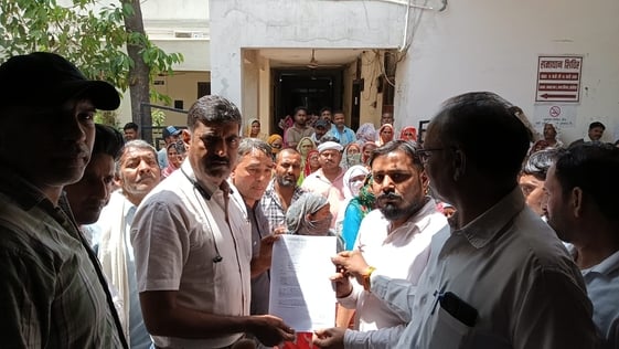सोनीपत के जीवीएम कन्या महाविद्यालय में आयोजित एनसीसी महोत्सव की रस्साकसी स्पर्धा में भाग लेती छ सोनीपत के जीवीएम कन्या महाविद्यालय में आयोजित एनसीसी महोत्सव की रस्साकसी स्पर्धा में भाग लेती छ