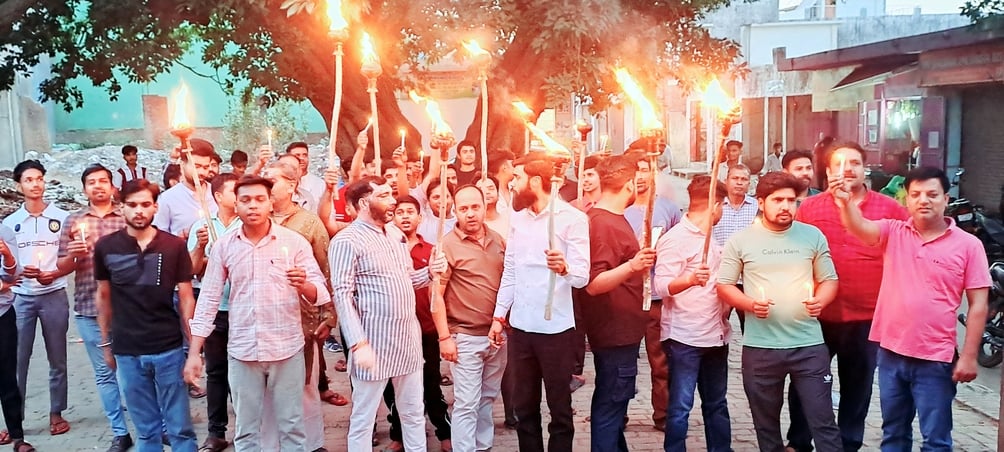 धामपुर में इस्लामिक आतंकवाद का पुतला फूंकते विहिप बजरंग दल कार्यकर्ता स्रोत संवाद धामपुर में इस्लामिक आतंकवाद का पुतला फूंकते विहिप बजरंग दल कार्यकर्ता स्रोत संवाद